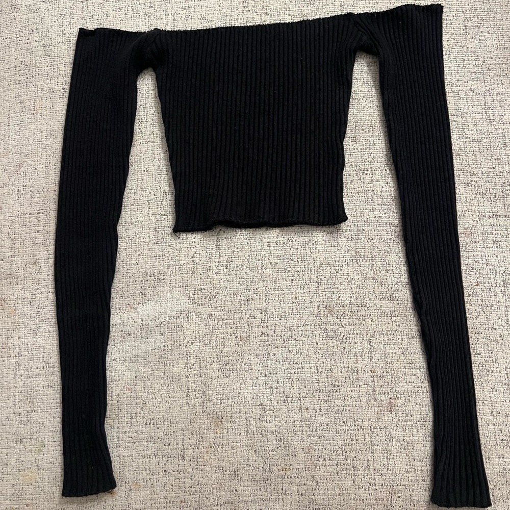Are You Am I | Minka | Off-The-Shoulder Long Sleeve Crop Top In Black | S